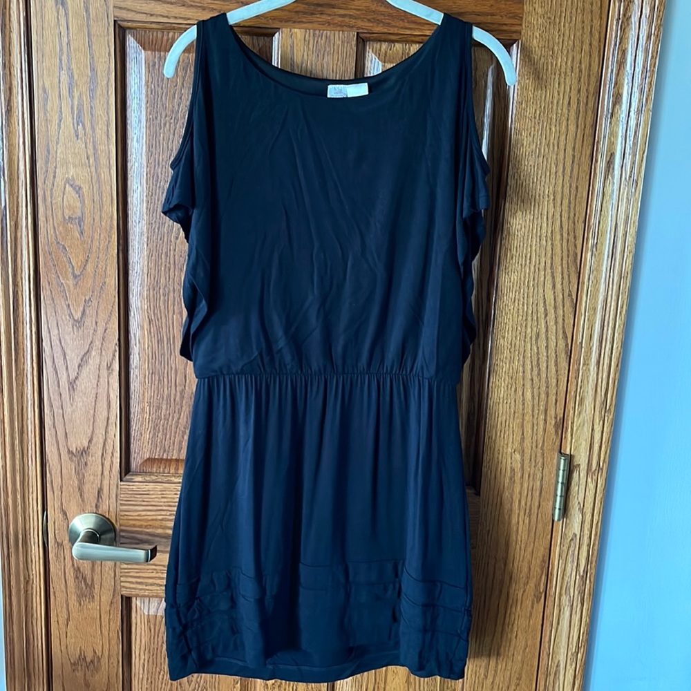 Black shoulder cut out dress
